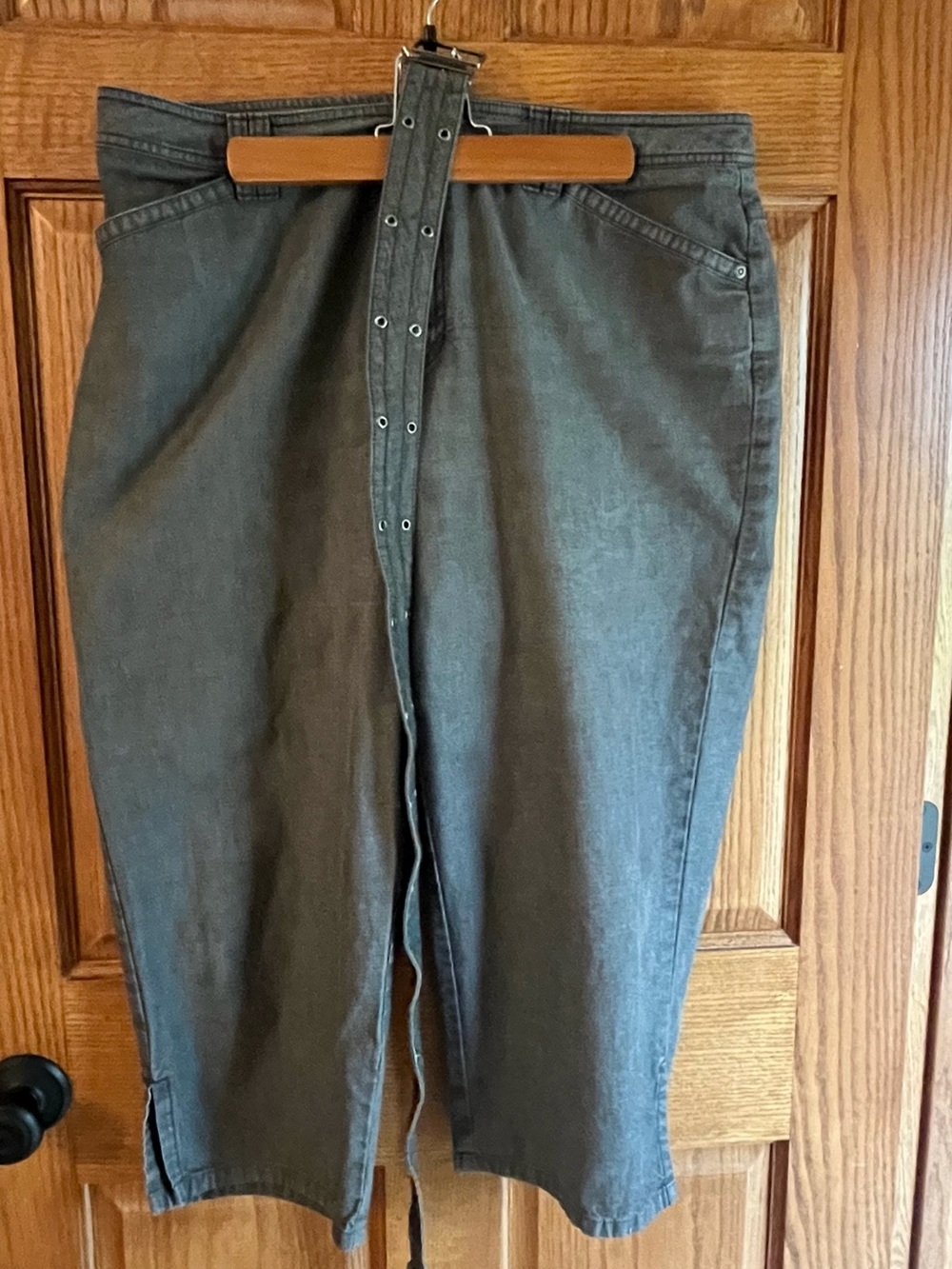 Liz Claiborne Slate Gray Denim Capri Pants size 16 Belted Pockets